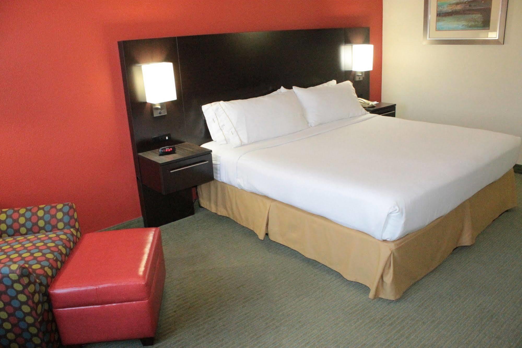 Holiday Inn Express Hotel And Suites Brownsville By Ihg Εξωτερικό φωτογραφία