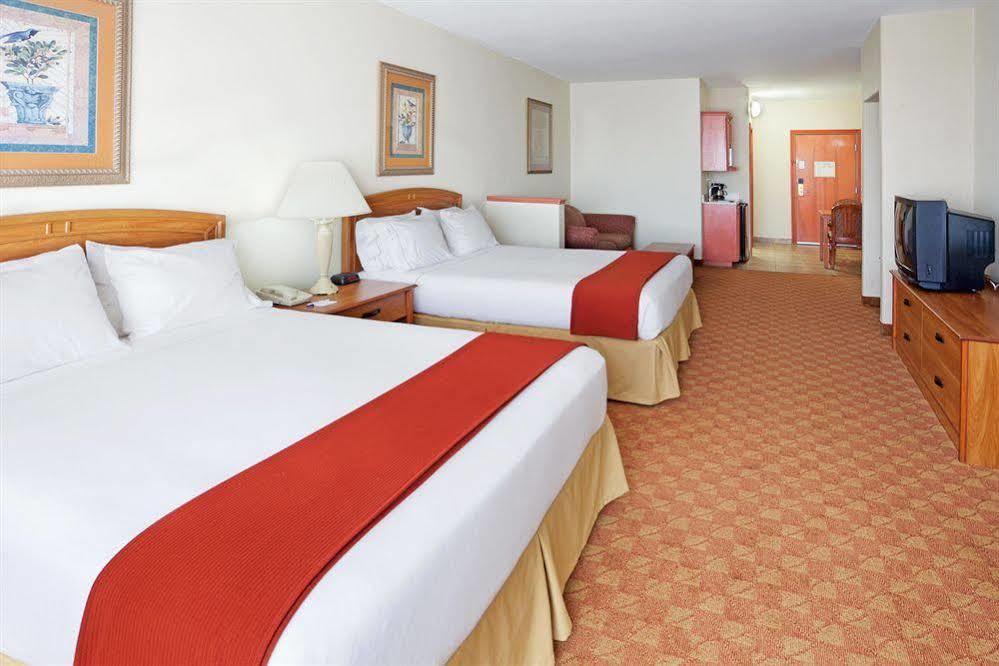 Holiday Inn Express Hotel And Suites Brownsville By Ihg Εξωτερικό φωτογραφία