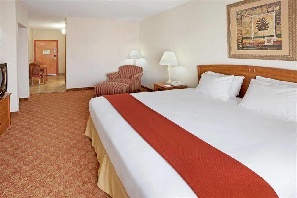 Holiday Inn Express Hotel And Suites Brownsville By Ihg Εξωτερικό φωτογραφία